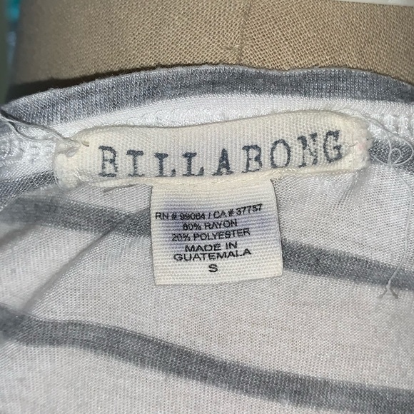 Billabong v-neck striped half sleeve shirt ⭐️ - Picture 8 of 8
